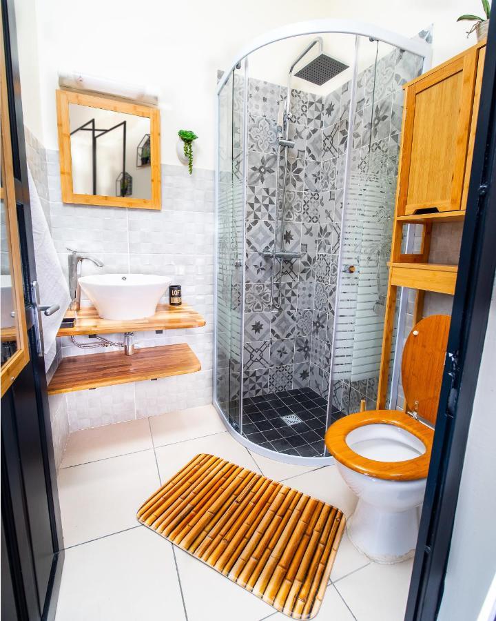 Evasion En Plein Coeur De La Ville Studio Jacuzzis Sauna Et Piscine Au Centre De Порт Луис Екстериор снимка