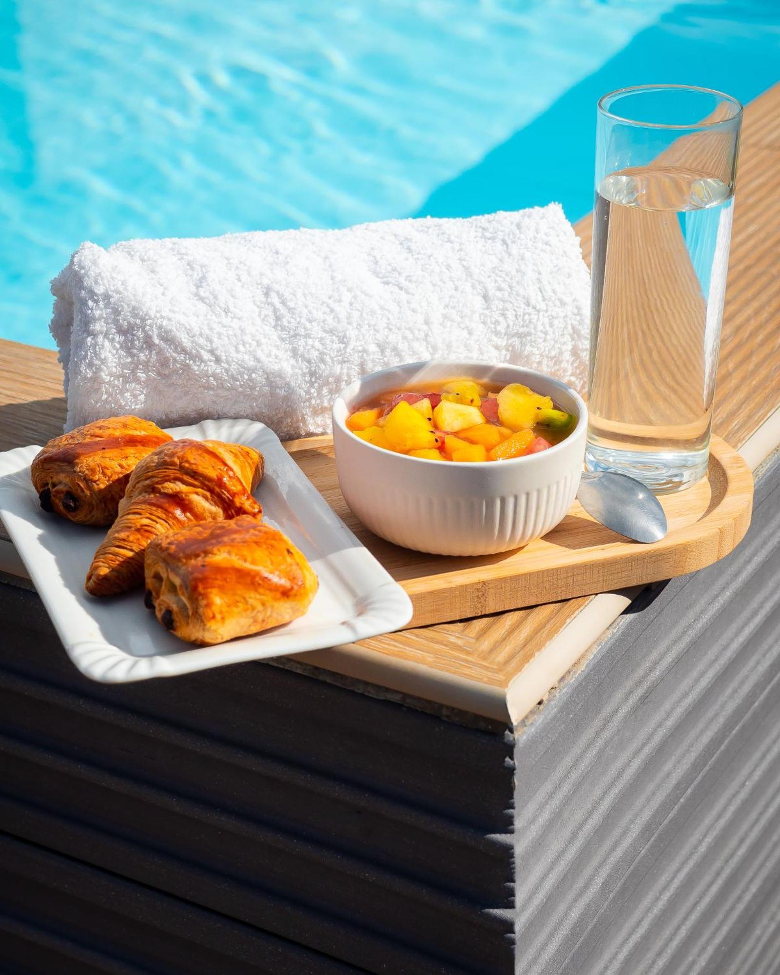 Evasion En Plein Coeur De La Ville Studio Jacuzzis Sauna Et Piscine Au Centre De Порт Луис Екстериор снимка
